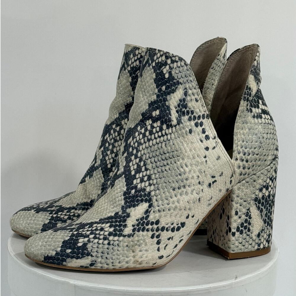 Steve Madden Rookie Snake Print Booties 6.5 Block Heel Ankle Boots Western V Cut